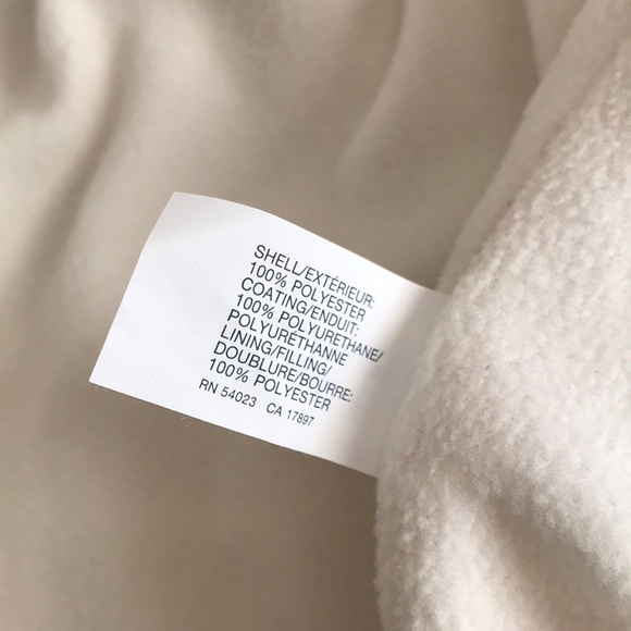 GAP Puffer Vest w/ Wooden Toggles - Picture 5 of 5